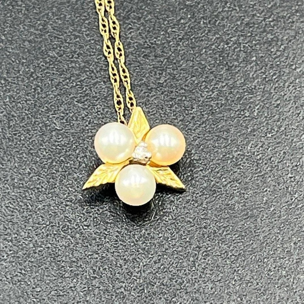 Vintage 3 Pearl Cluster‎ Flower 14k Diamond Gold Center Chain Pendant Necklace